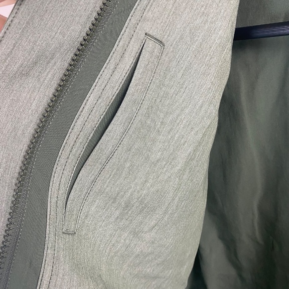 FIGS Page Scrub Jacket in Moss Size L - Picture 10 of 15